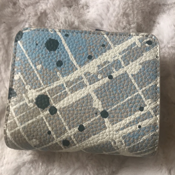 Authentic Marc Jacobs
Mini Compact Wallet - Picture 9 of 12